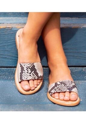 Freebird by Steven golden leather open toe slide sandal snake print 9